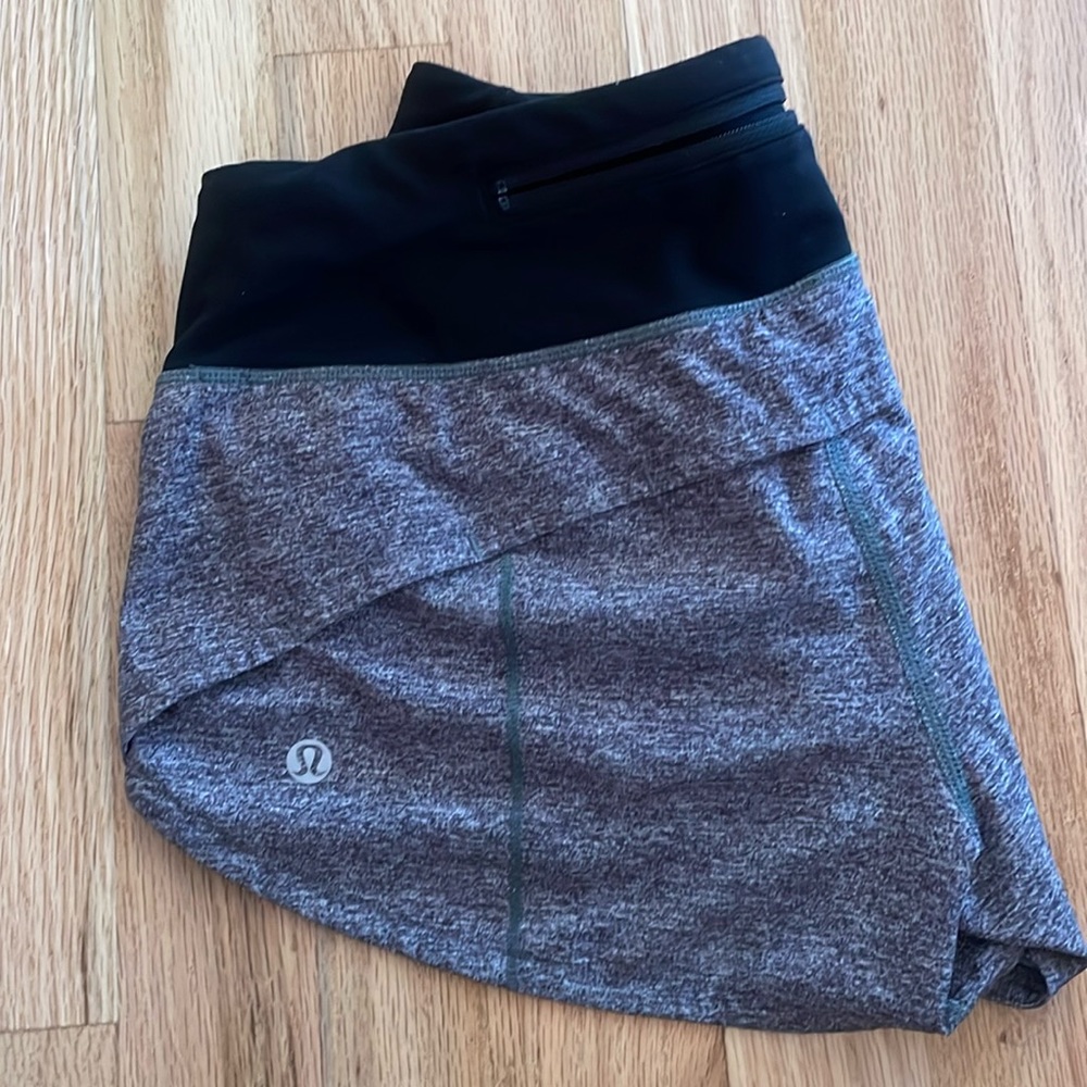 Lululemon hottie hot, athletic shorts with liner size 2, 2.5” length